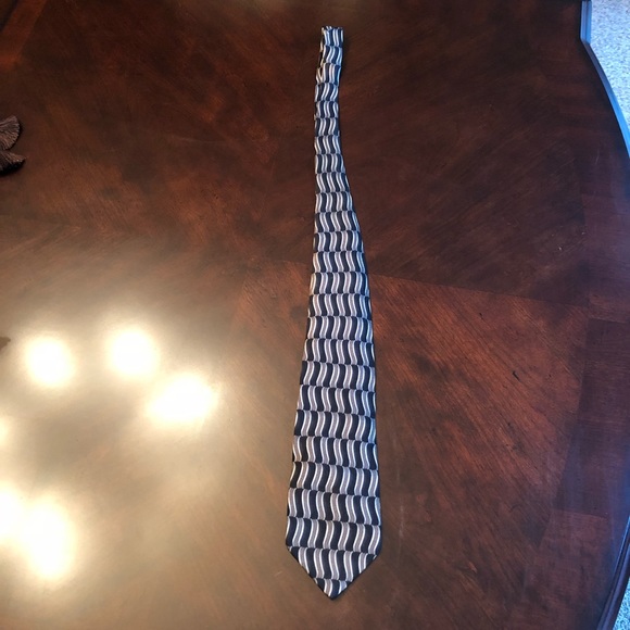 ~Louis Roth~ black, brown and gray pattern tie. - Picture 2 of 5